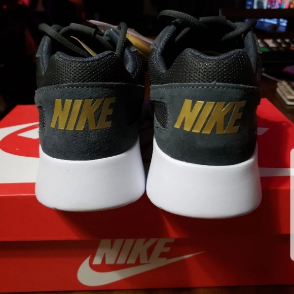 Nike Shoes Nike Womens Kaishi Running Shoes Grey Gold Poshmark